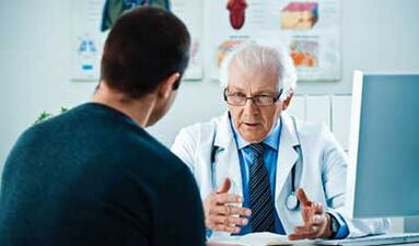 Konsultowanie się z lekarzem w sprawie zapalenia prostaty przez lekarza
